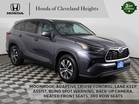 Used 2022 Toyota Highlander XLE image 1