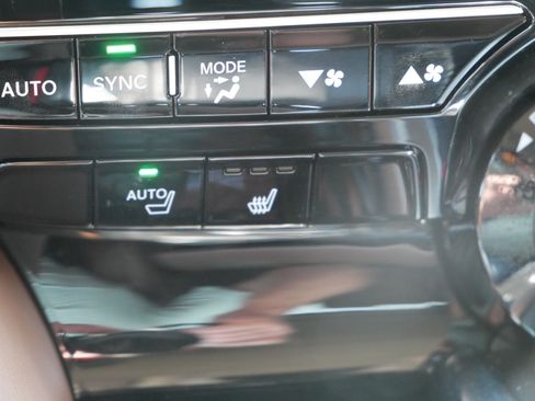 Used 2024 Acura MDX SH-AWD w/ Technology Package image 27