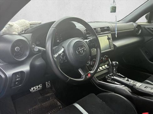 Used 2023 Toyota GR86 Premium w/ ALL Weather Mat Package (TMS) RWD image 8
