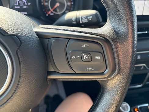 Used 2024 Jeep Gladiator Sport AWD/4WD image 12