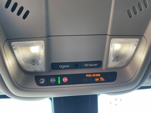 Used 2024 GMC Terrain SLE w/ Elevation Edition image 23