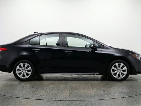 Used 2025 Toyota Corolla LE FWD image 11