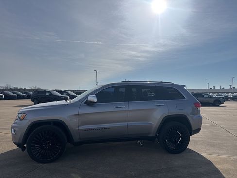 Used 2019 Jeep Grand Cherokee Limited image 13