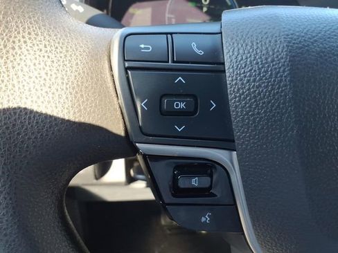 Used 2025 Toyota Camry LE FWD image 40