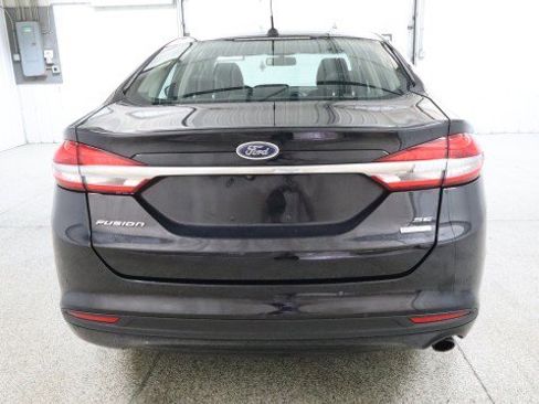 Used 2018 Ford Fusion SE w/ Fusion SE Technology Package FWD image 8