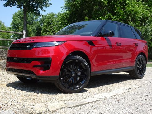 New 2025 Land Rover Range Rover Sport SE image 1