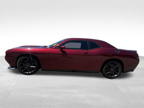 Used 2019 Dodge Challenger R/T RWD image 2