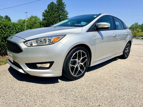Used 2015 Ford Focus SE w/ SE Sport Package FWD image 8