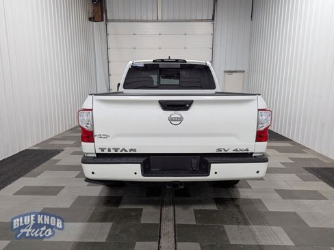 Used 2024 Nissan Titan SV w/ SV Convenience Package image 4