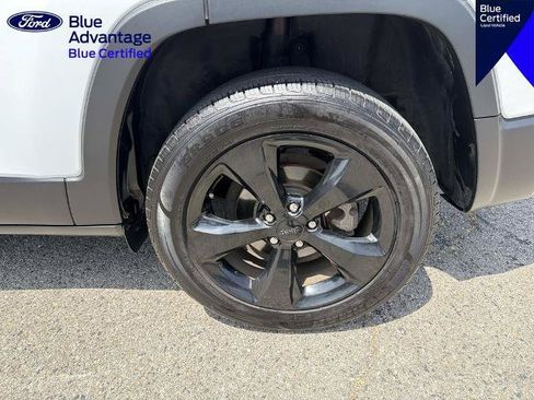 Used 2020 Jeep Cherokee Latitude Plus FWD image 8