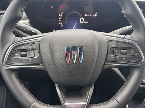 Used 2025 Buick Envista Sport Touring image 25