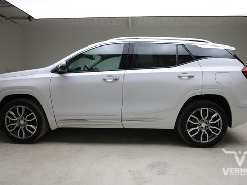 Used 2024 GMC Terrain Denali AWD/4WD image 2