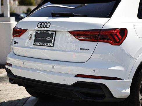 Certified 2025 Audi Q3 2.0T Premium Plus image 9