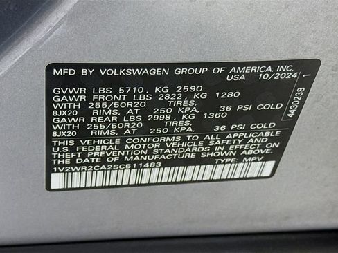 Used 2025 Volkswagen Atlas SE image 29