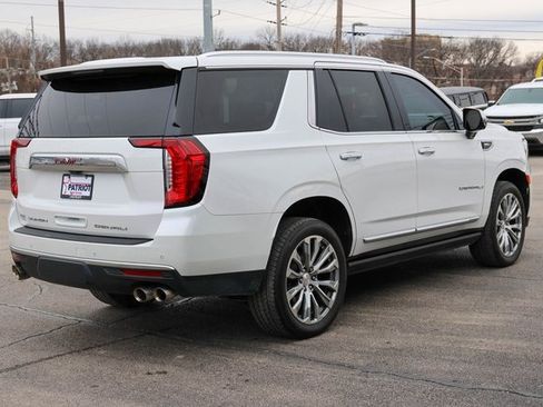 Used 2021 GMC Yukon Denali w/ Denali Premium Package image 3