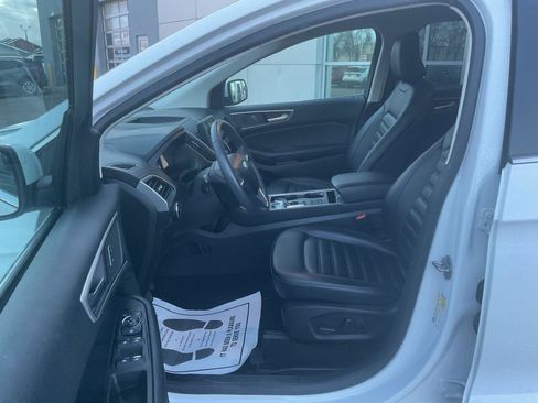 Used 2024 Ford Edge SEL w/ Convenience Package image 9