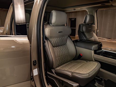 Used 2026 Ford F450 Platinum w/ Platinum Plus Package AWD/4WD image 31