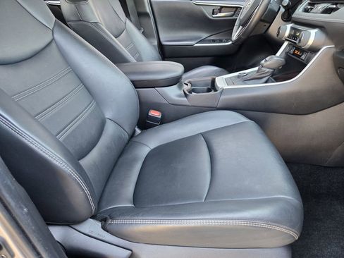 Used 2020 Toyota RAV4 Limited w/ Carpet Mat Package AWD/4WD image 9