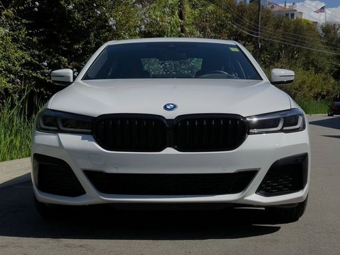 Used 2023 BMW 530e w/ M Sport Package image 28