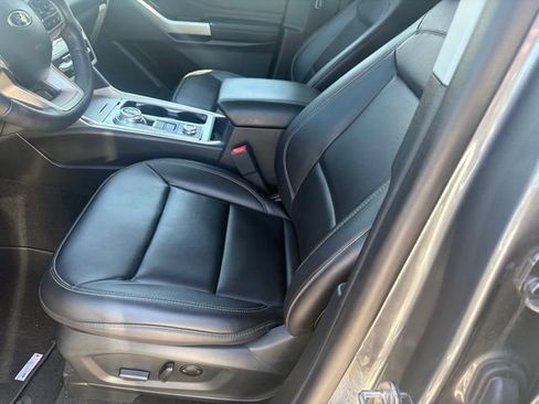 Used 2023 Ford Explorer XLT w/ Equipment Group 202A AWD/4WD image 22