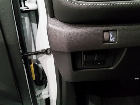 Used 2024 Chevrolet Colorado LT w/ LT Convenience Package III image 25