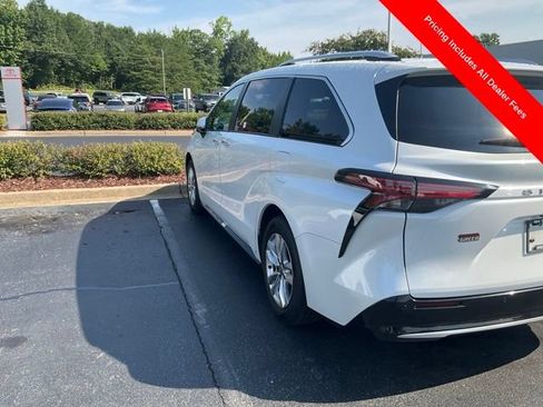 Used 2023 Toyota Sienna Limited FWD image 8