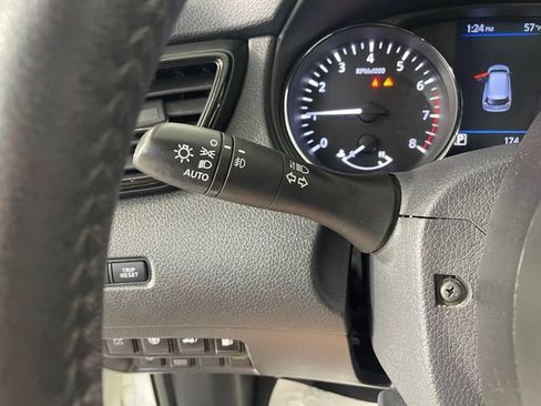 Used 2019 Nissan Rogue SL w/ Premium Package AWD/4WD image 14