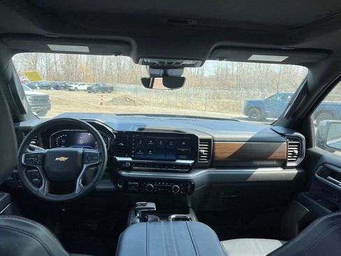 Used 2024 Chevrolet Silverado 1500 High Country w/ High Country Premium Package AWD/4WD image 7