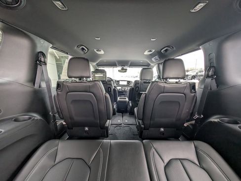 New 2026 Chrysler Pacifica Select FWD image 22