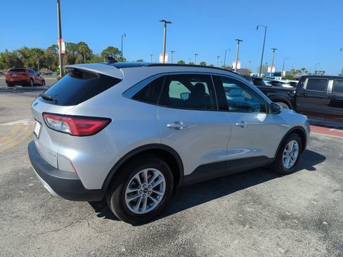 Used 2020 Ford Escape SE image 6