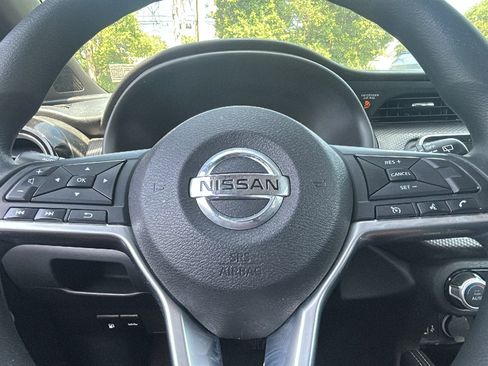 Used 2018 Nissan Kicks SV FWD image 17