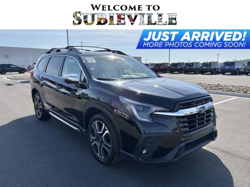 Used 2023 Subaru Ascent Limited w/ Technology Package image 1