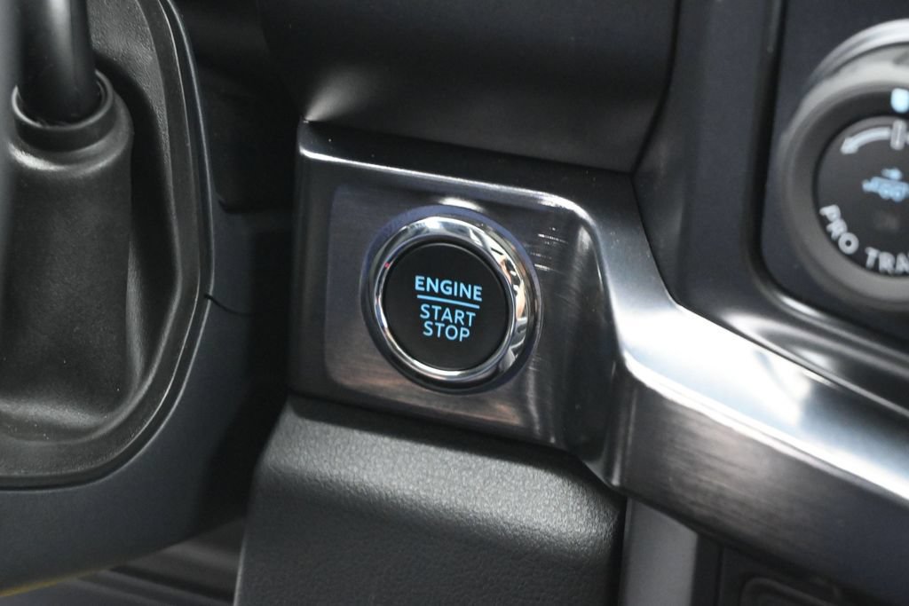 New 2026 Ford F250 Lariat w/ Black Appearance Package AWD/4WD image 13