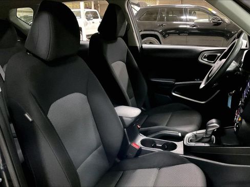 Used 2024 Kia Soul LX w/ LX Technology Package image 7
