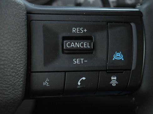 Used 2025 Nissan Rogue SV image 21