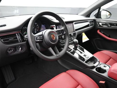 New 2026 Porsche Macan AWD/4WD image 4
