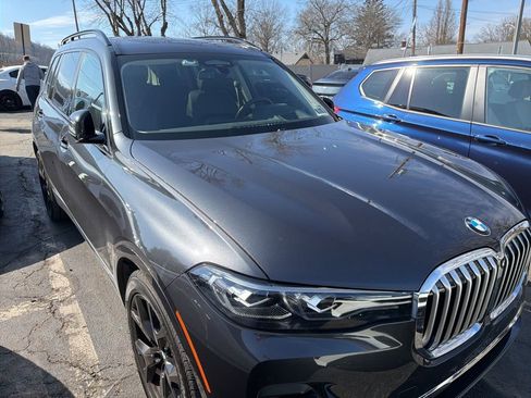 Used 2022 BMW X7 xDrive40i w/ Premium Package AWD/4WD image 2