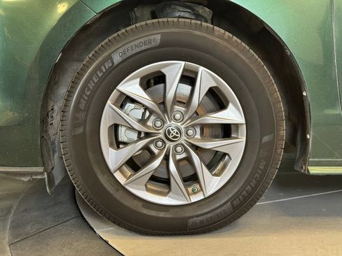 Used 2023 Toyota Sienna LE AWD/4WD image 26