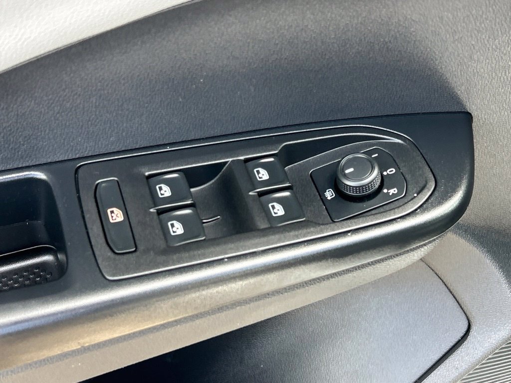 Used 2022 Volkswagen Taos SE FWD image 19