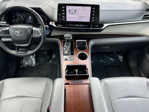 Used 2022 Toyota Sienna XLE image 14