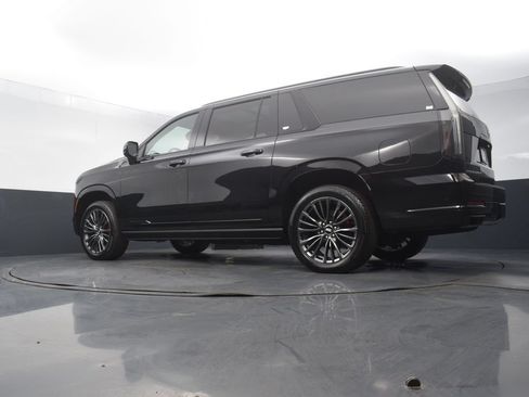 Used 2026 Cadillac Escalade ESV Platinum Sport w/ LPO, Floor Liner Package AWD/4WD image 51