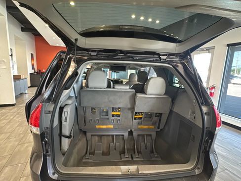 Used 2014 Toyota Sienna XLE w/ XLE Premium Package FWD image 30