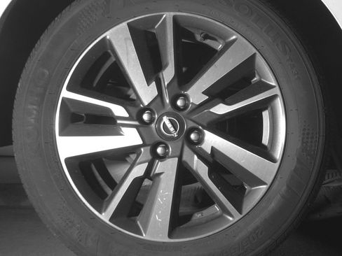 Used 2025 Nissan Versa SV FWD image 15