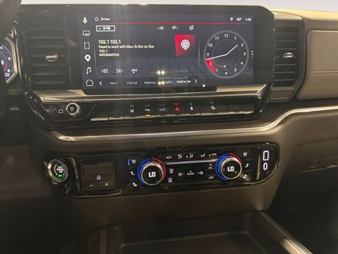 Used 2026 GMC Sierra 2500 SLT w/ SLT Premium Package image 11