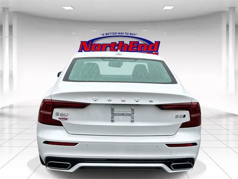 Used 2022 Volvo S60 B5 Inscription image 4