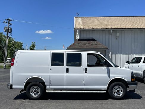 Used 2025 GMC Savana 2500 w/ Driver Convenience Package RWD image 9
