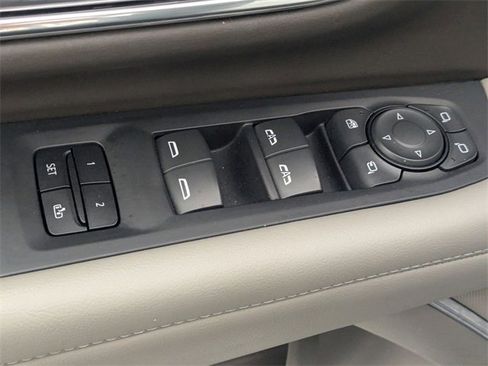 Certified 2023 Chevrolet Suburban LT w/ Luxury Package image 12