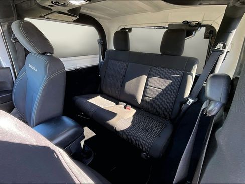 Used 2018 Jeep Wrangler Sahara w/ Connectivity Group image 21