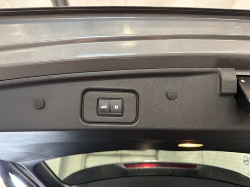 Used 2025 Nissan Pathfinder SL w/ SL Premium Package AWD/4WD image 15