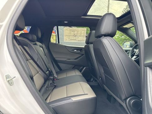 New 2026 Chevrolet Equinox LT w/ Convenience Package II FWD image 12
